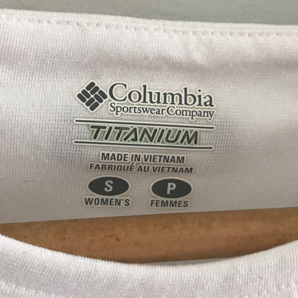 Columbia Women’s Tee White Titanium crew neck Breathable light Size S - Picture 3 of 6